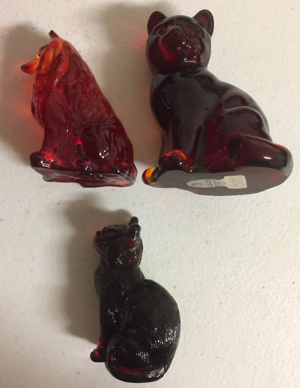 lot 1233 image: Three Amber and Ruby Red Small Fenton Glass Animals 2 Cats & a Dog 3-4 Inch Figures