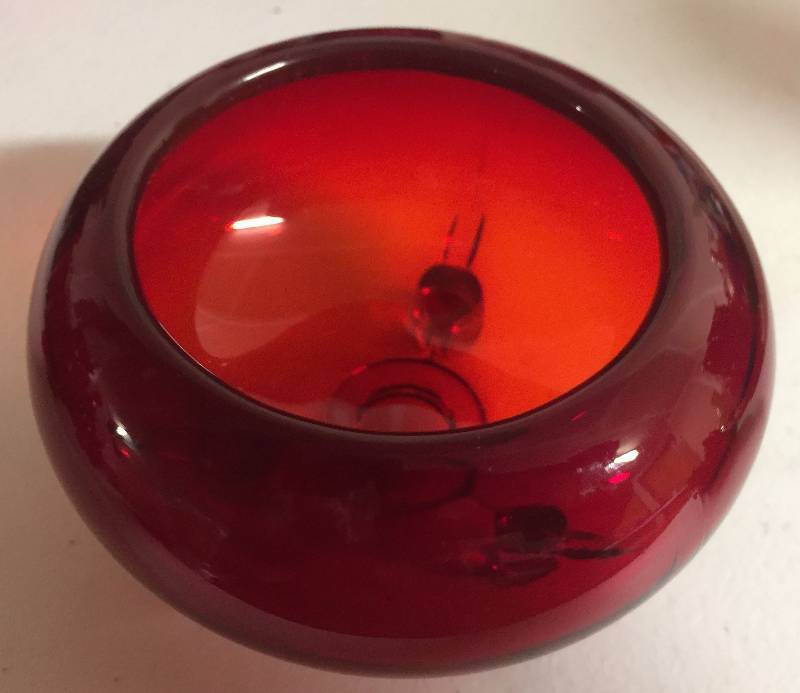 lot 1237 image: Deep Ruby Red Color Ashtray 5 Inch Bowl