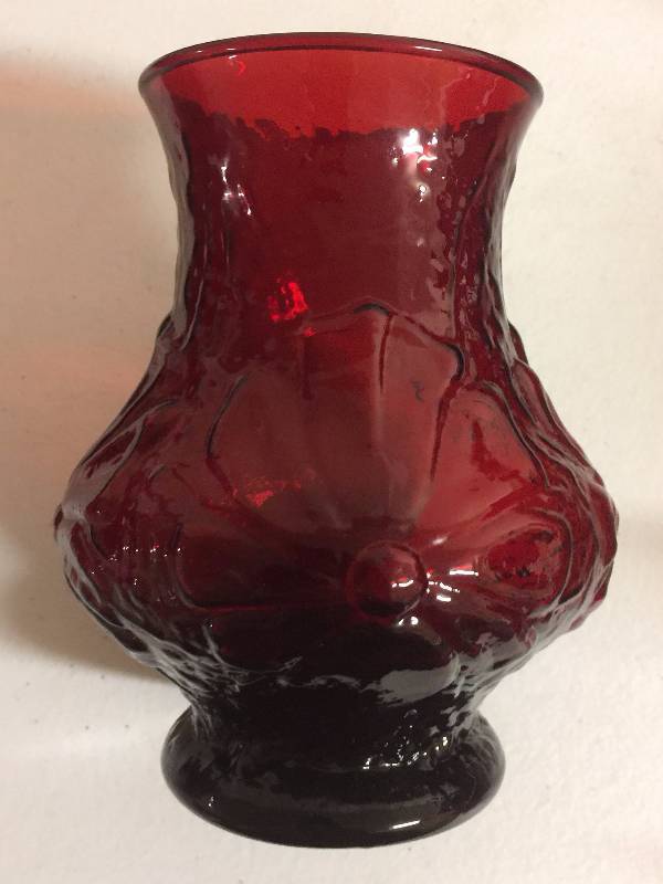 lot 1248 image: 7 Inch Tall Deep Ruby Red Color Glass Vase No Chips or Breaks