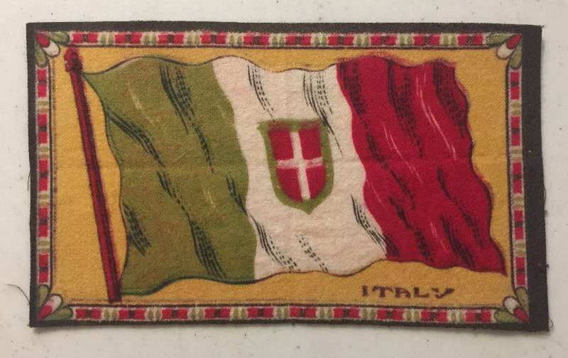 lot 814 image: Original 1910 Italian Flag Felt Blanket Tobacco or Cigar Insert 4x6 inches Over 100 Years Old