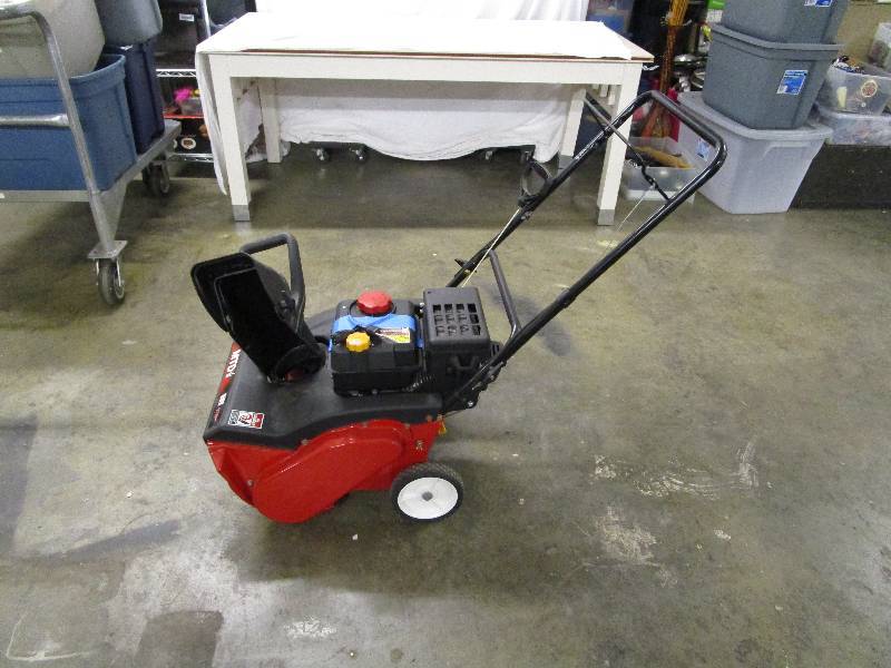 lot 502 image: MTD Electric Start 4-Cycle Snow Blower