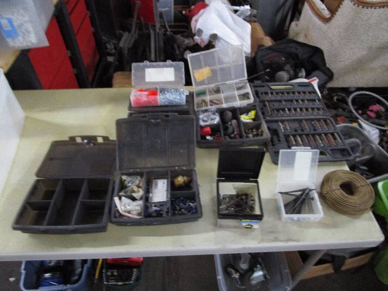 lot 560 image: Assorted Lot of Hardware