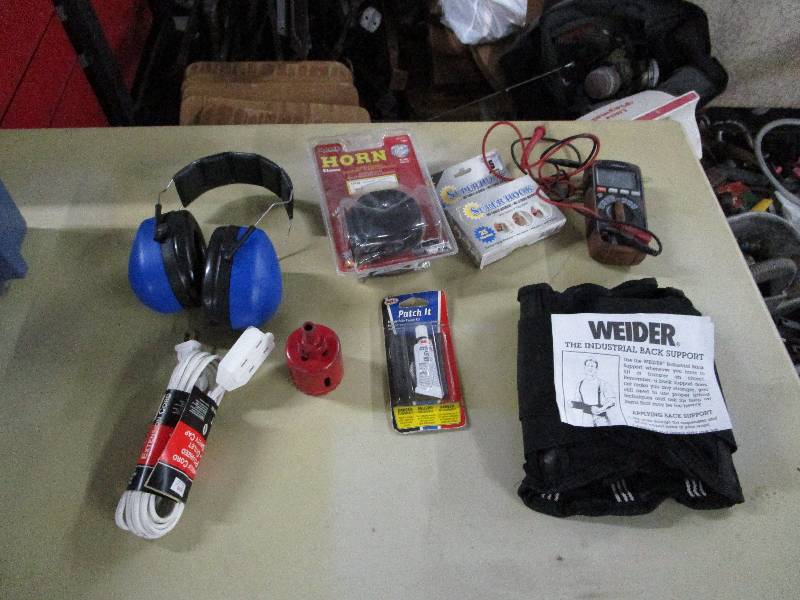 lot 562 image: Lot of Assorted Items