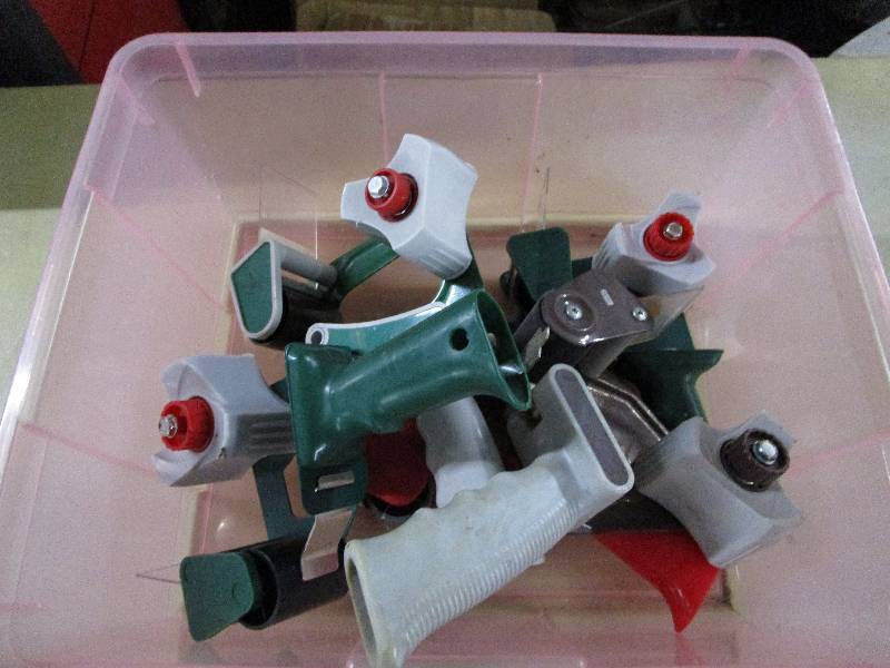 lot 564 image: Lot of Tape Dispensers