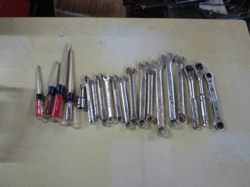 lot 570 image: Lot of Craftsman Wrenches