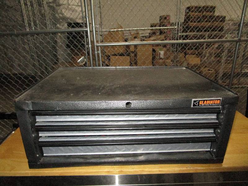 lot 526 image: Gladiator Tool Box Contents Included