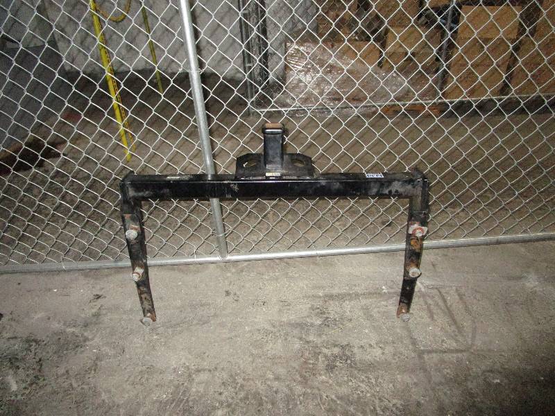 lot 525 image: 5,000lb Tow Bar