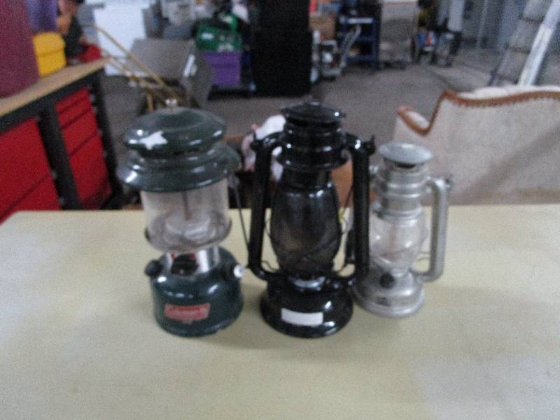 lot 574 image: Lot of Lanterns