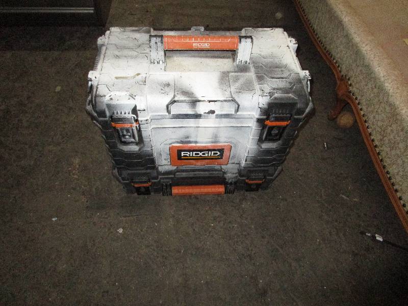lot 575 image: Toolbox Contents Included