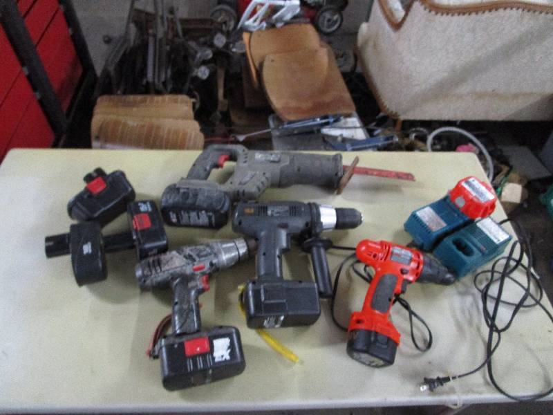 lot 578 image: Lot of Random Drills and Batteries