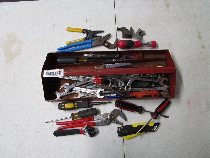 lot 587 image: Lot of Random Tools
