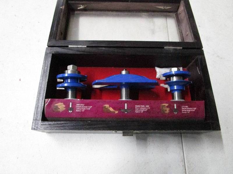 lot 602 image: Specialized Drill Set