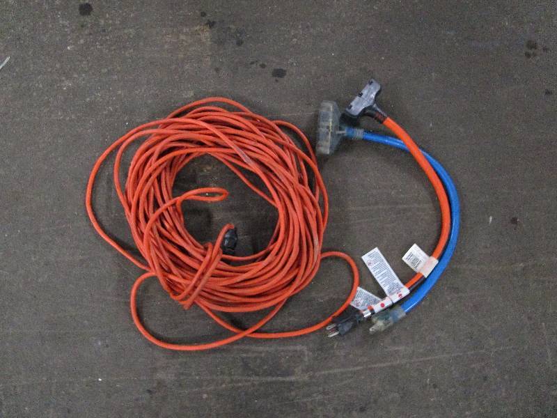 lot 607 image: Lot of Extension Cords