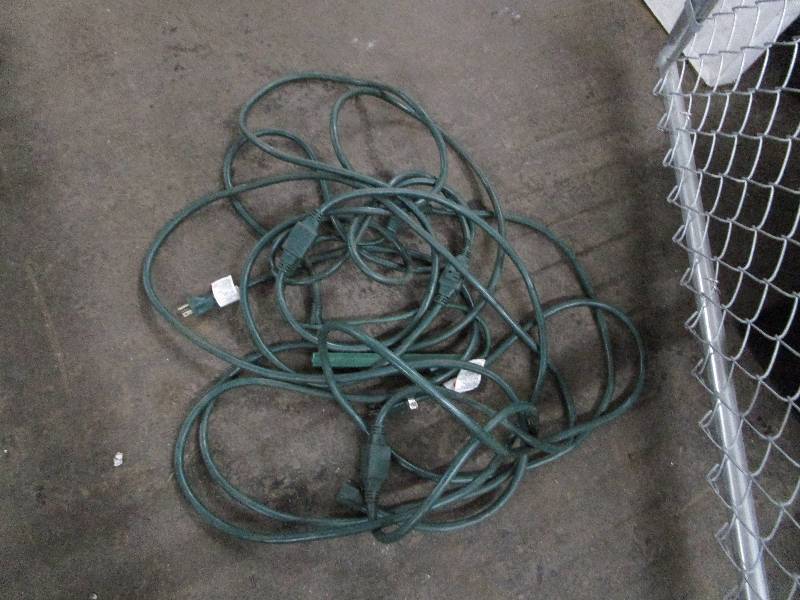 lot 610 image: Lot of Extension Cords