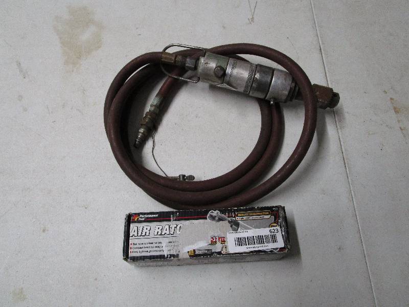 lot 623 image: Pneumatic Tool with hose