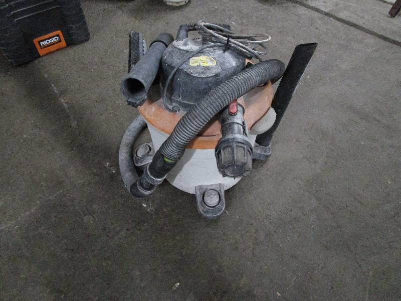 lot 634 image: Shop Vacuum