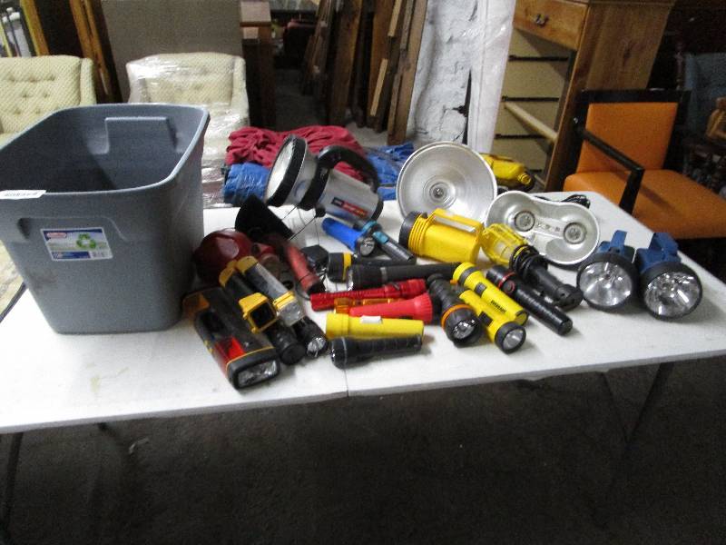 lot 635 image: Huge Lot of Flashlights