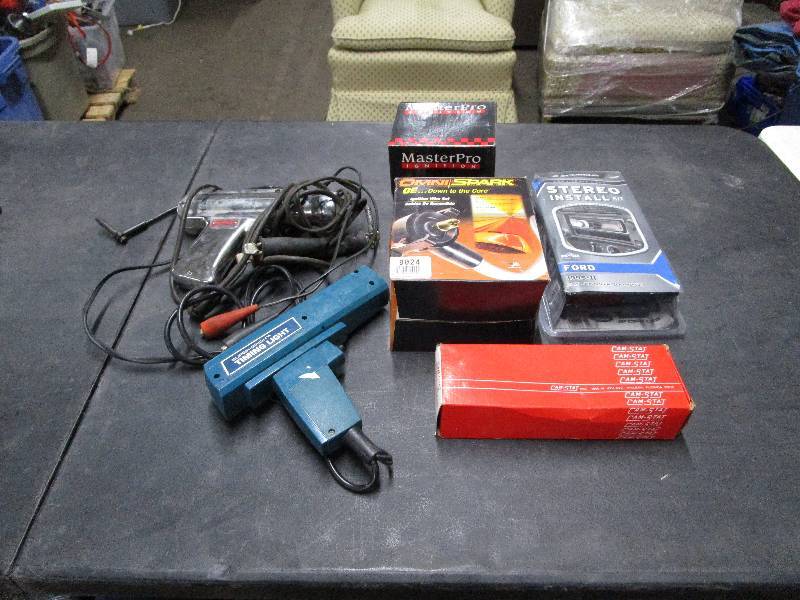 lot 656 image: Lot of Automotive Stuff