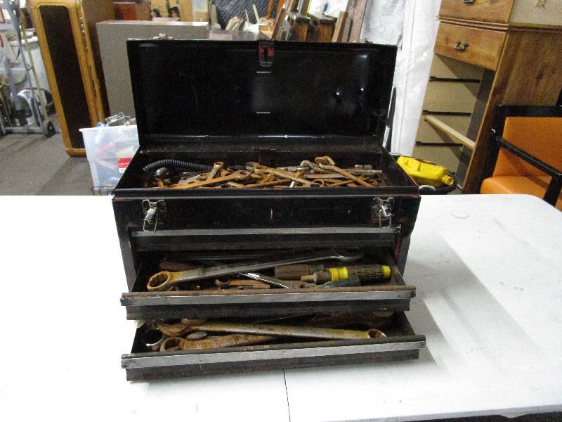 lot 660 image: Toolbox Contents Included