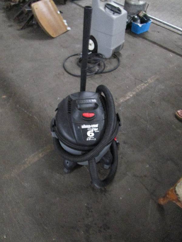 lot 668 image: Shop Vacuum