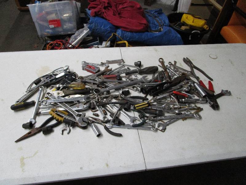 lot 672 image: Lot of Random Tools