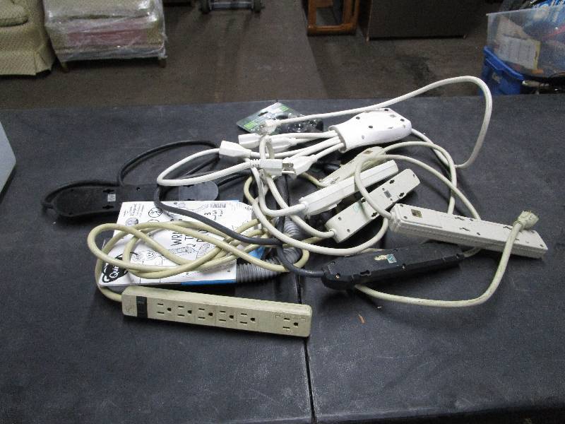 lot 673 image: Lot of Power Strips