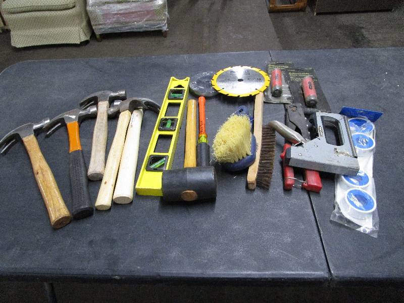 lot 675 image: Lot of Random Tools