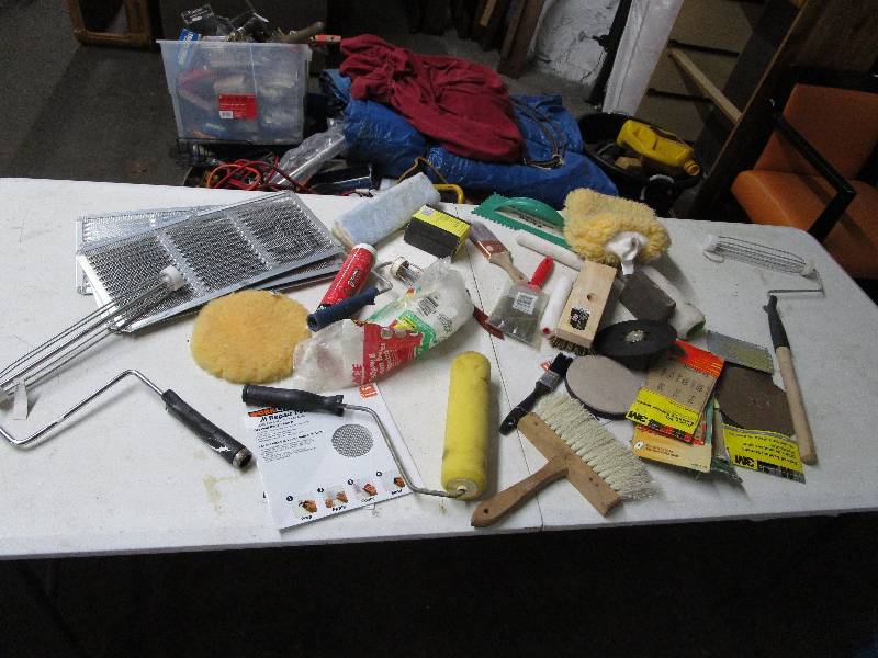 lot 676 image: Lot of Painting Stuff