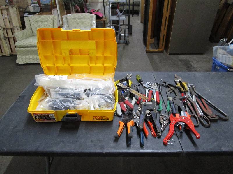 lot 677 image: Lot of Random Tools