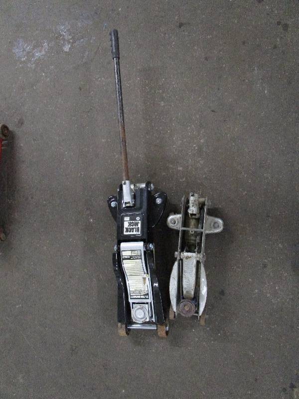 lot 684 image: Floor Jack Lot