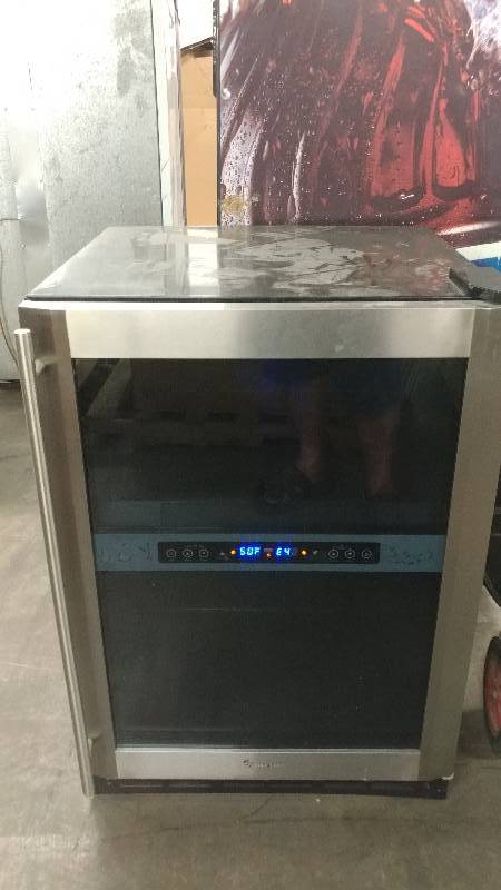 lot 1020 image: Magic Chef Duel Temp Wine Bottle Cooler