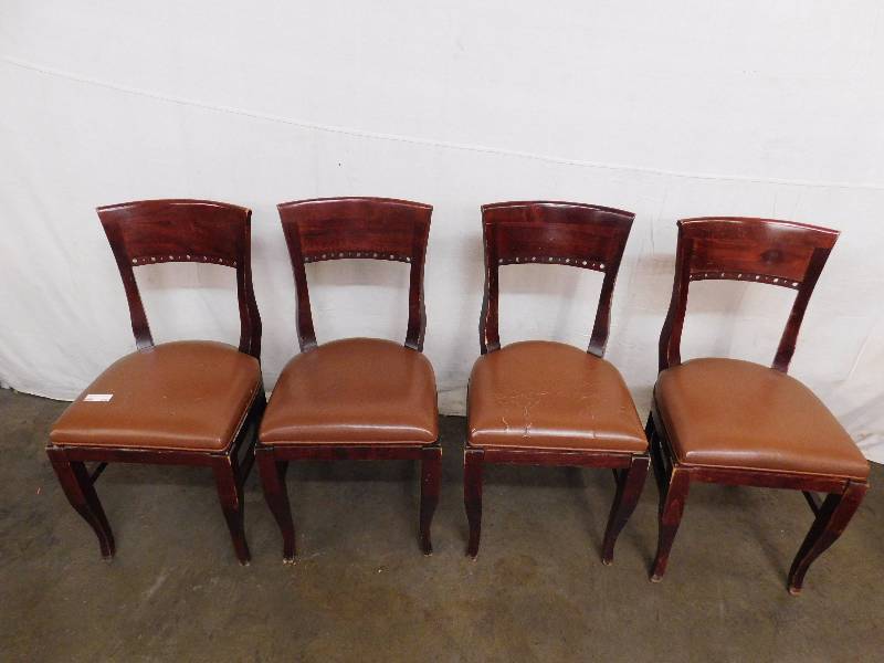 lot 210 image: Lot of 4 Wood Chairs wVinyl Seats