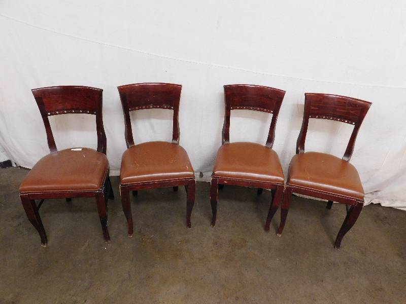 lot 212 image: Lot of 4 Wood Chairs wVinyl Seats
