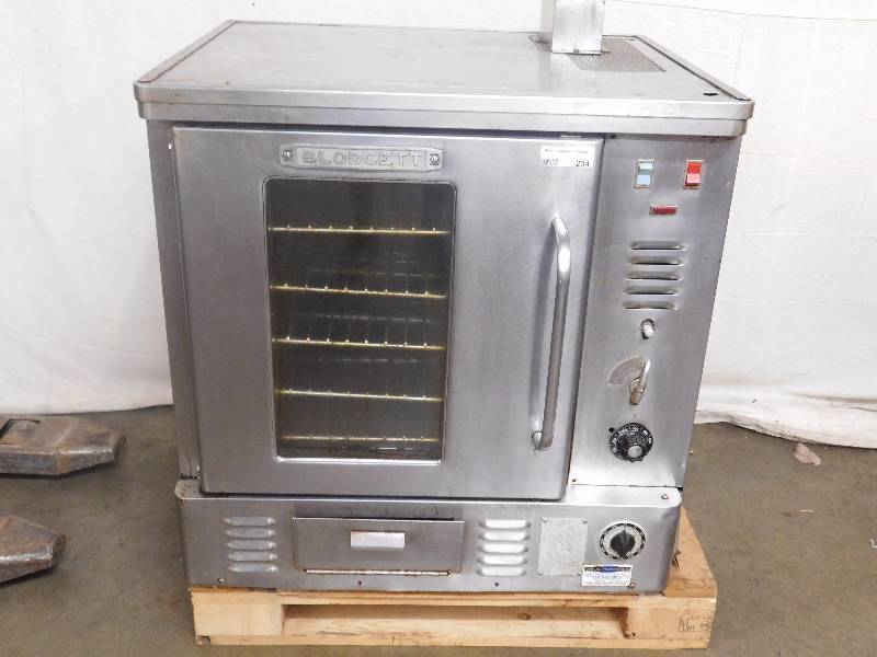 lot 234 image: Blodgett Half Size Convection Oven