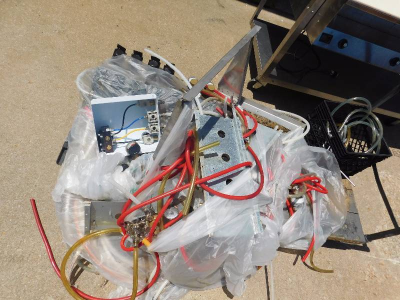 lot 248 image: 12 Keg Manifold and Connector Setup