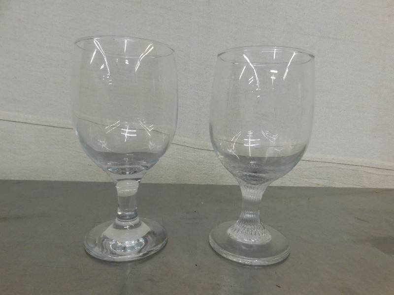 lot 250 image: Lot of 21 Glasses