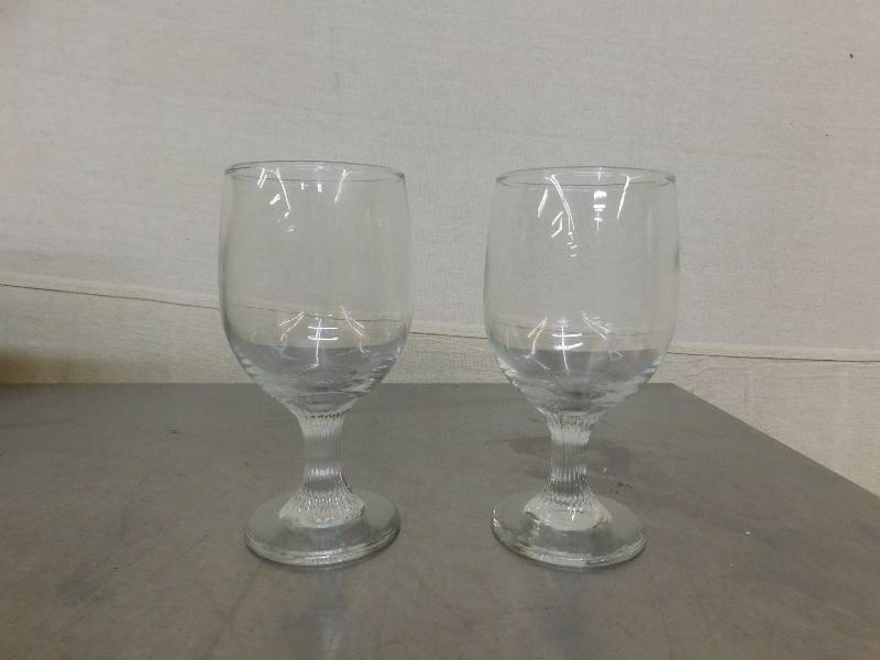 lot 252 image: Lot of 24 Glasses