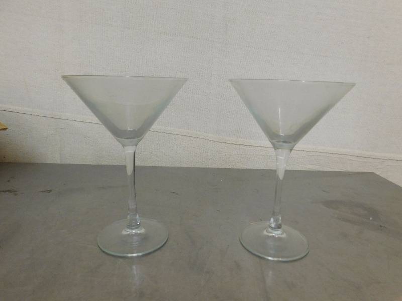 lot 255 image: Lot of 10 Martini Glasses