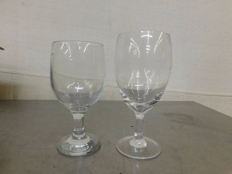 lot 256 image: Lot of 24 Glasses