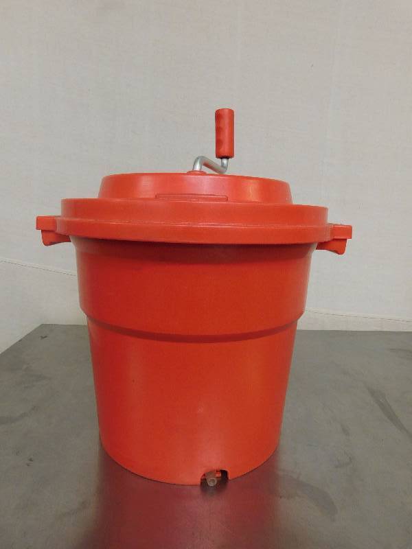 lot 268 image: Chef Master Salad Spinner