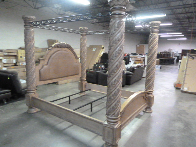 lot 85 image: VERY VERY NICE QUEEN SIZE CANOPY BED