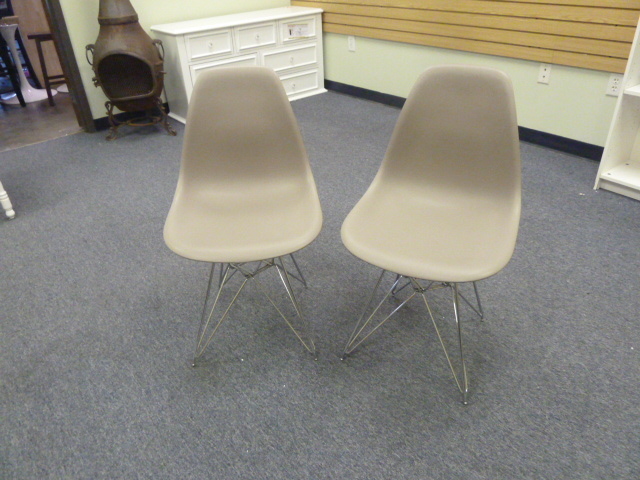 lot 81 image: SET OF TWO GREY PLASTIC CHAIRS