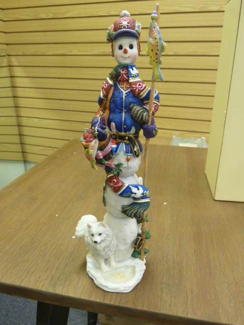lot 68 image: LENOX WINTER CATCH LEGACY EDITION STATUE
