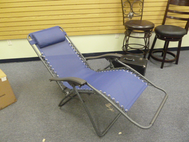 lot 60 image: RECLINING LAWN CHAIR WITH REMOVABLE PADDED HEAD REST