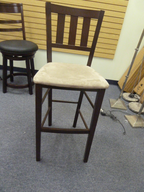 lot 56 image: BAR HEIGHT CHAIR WITH PADDED SEAT