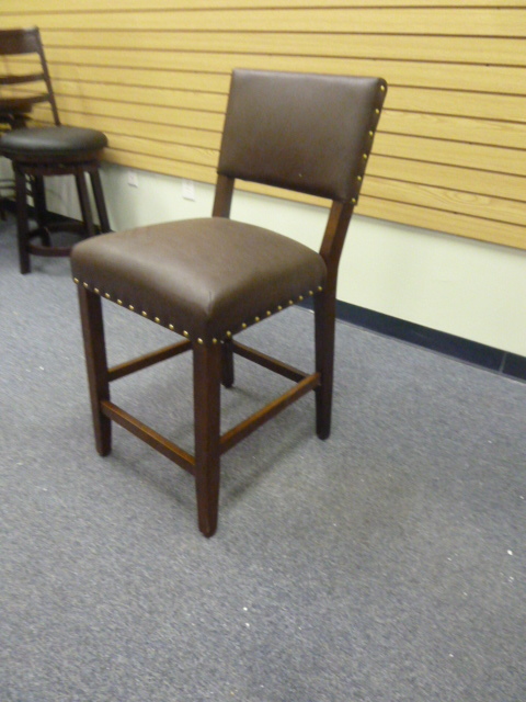 lot 39 image: COUNTER HEIGHT PADDED CHAIR WITH NAIL HEAD