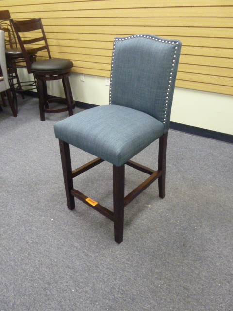 lot 36 image: BLUE NAIL HEAD PADDED CHAIR - COUNTER HEIGHT