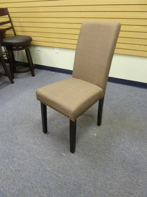 lot 32 image: NAIL HEAD DINING CHAIR