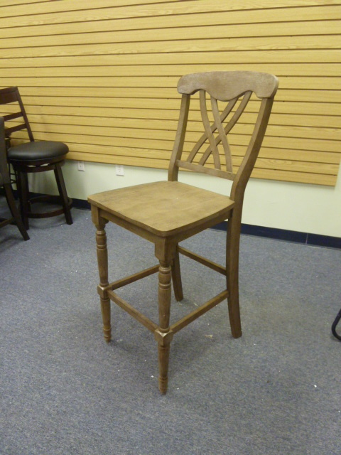 lot 31 image: NICE WOODEN CHAIR - BAR HEIGHT
