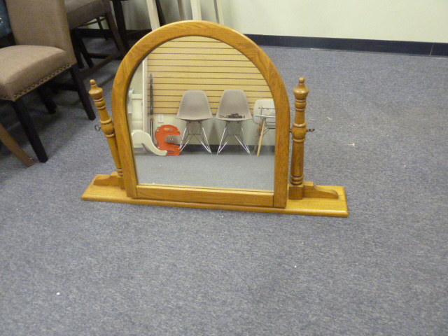 lot 28 image: DRESSER TOP MIRROR
